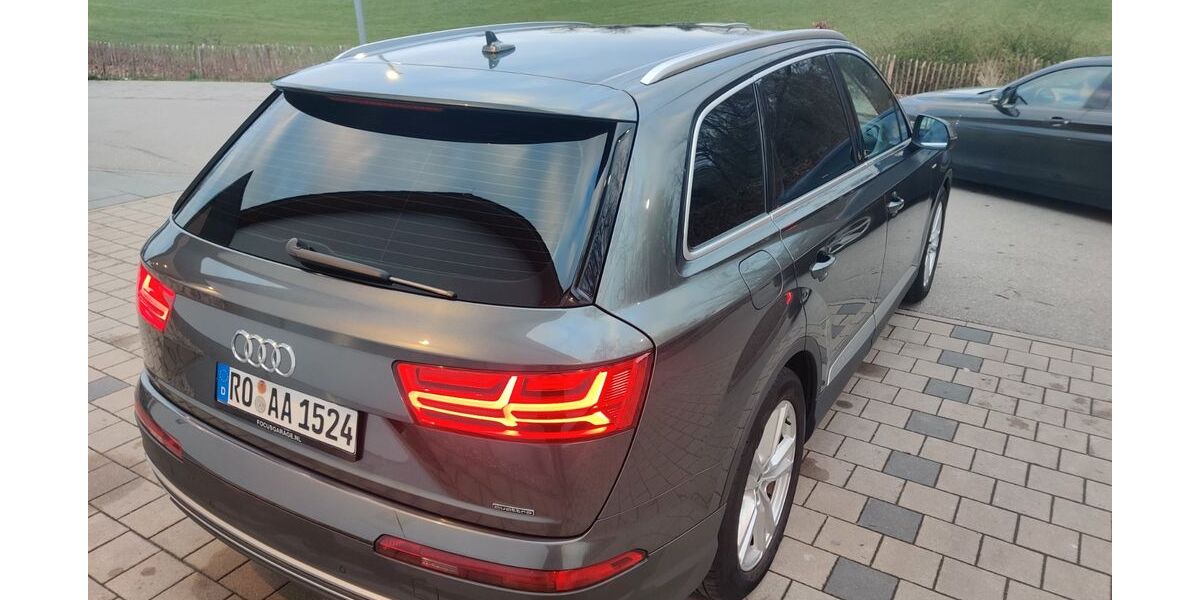 Audi Q7 215.427 km 23.950 &euro; Bad Endorf 83093