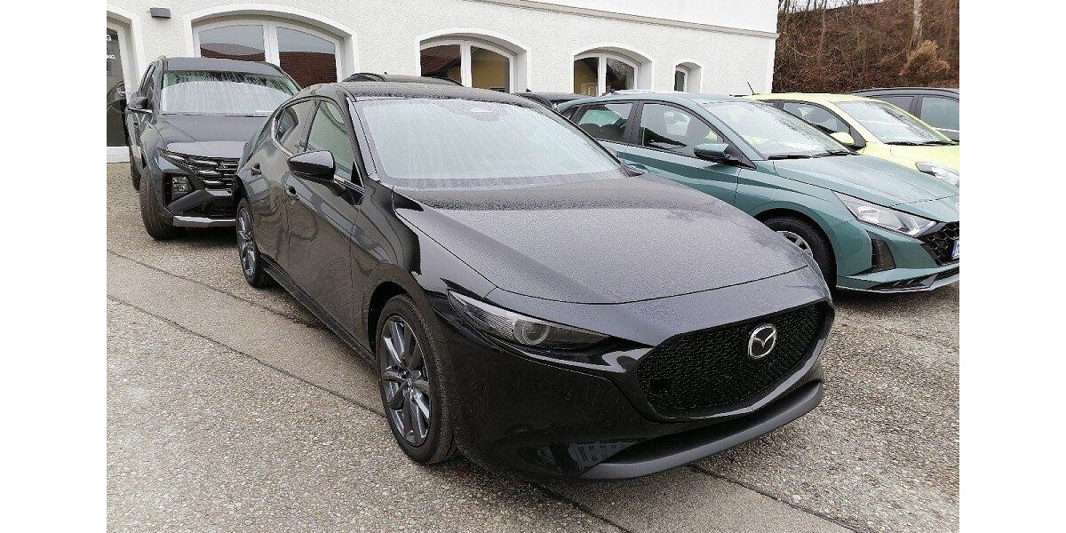 Mazda 3 3.677 km 27.399 &euro; Traunstein 83278