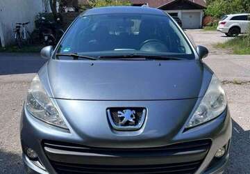 Peugeot 207 124.000 km 2.500 &euro; Traunstein 83278