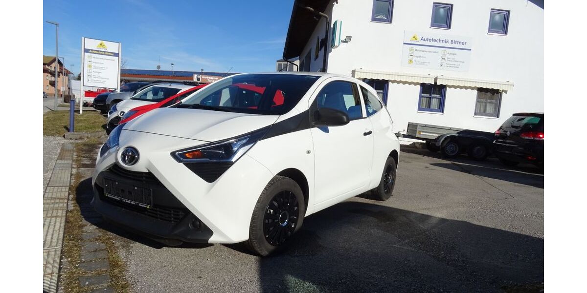 Toyota Aygo (X) 33.000 km 9.900 &euro; Siegsdorf 83313