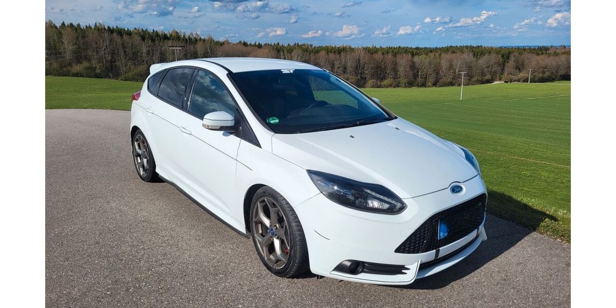 Ford Focus 140.000 km 9.400 &euro; Traunstein 83278